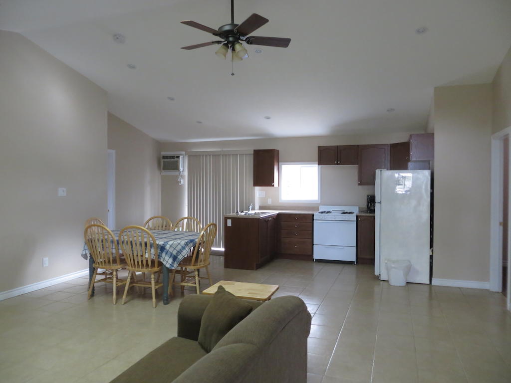 Halls Cottages Honey Harbor Room photo