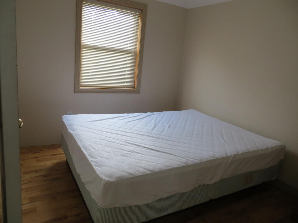 Halls Cottages Honey Harbor Room photo
