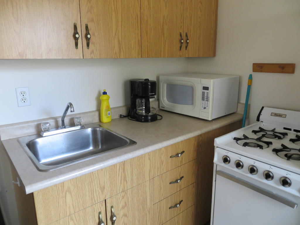 Halls Cottages Honey Harbor Room photo